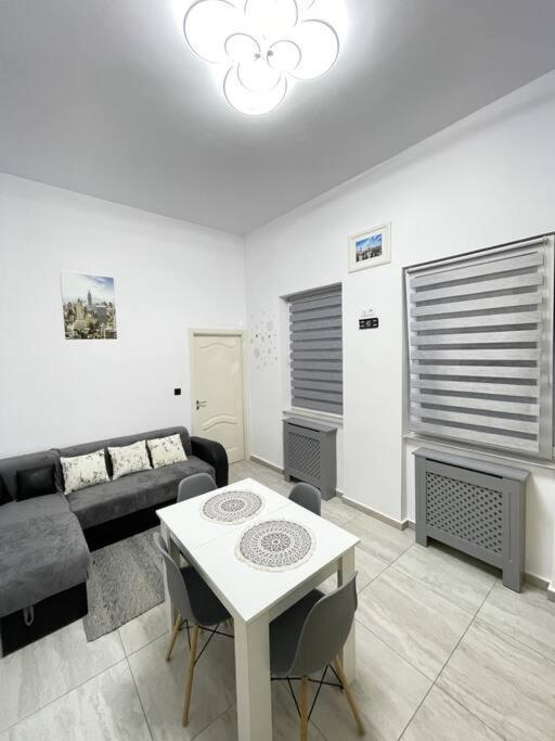 Apartament In Centrul Istoric Oradea Bagian luar foto